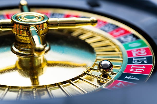 Mobile app showing baccarat betting interface and payout table on loki88